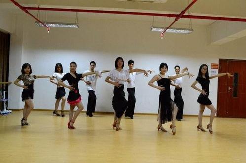 高跷展演成人舞蹈视频,成人舞蹈视频中的传统魅力展现