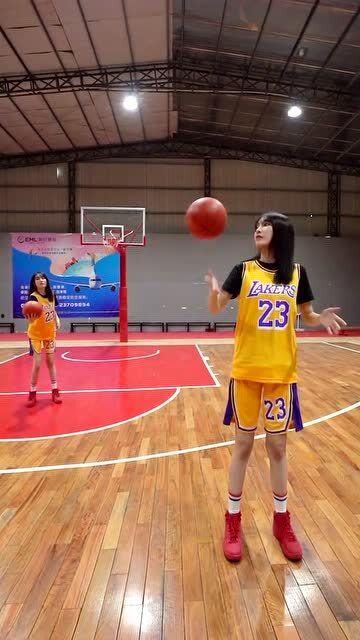 成人篮球花样篮球表演视频