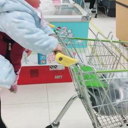 成人推车逛超市视频,成人推车逛超市，便捷生活新风尚
