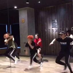 独舞表演视频成人,舞动心灵，诠释生命